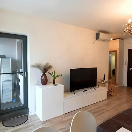 Luxury With Garden Terrace Near National Arena Apartment Bukarest
