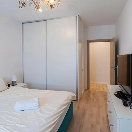 Luxury With Garden Terrace Near National Arena דירה