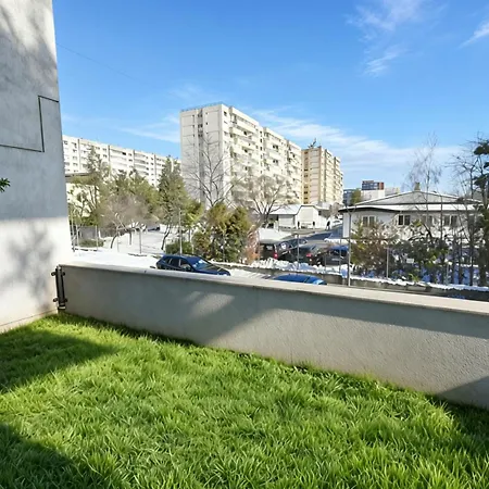 Apartmán Luxury With Garden Terrace Near National Arena